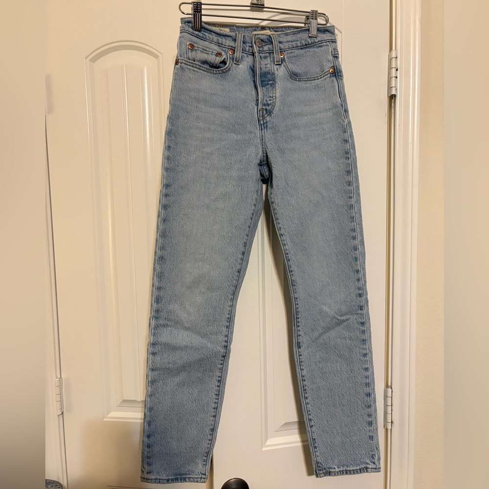 Levi's Women's Light Blue Straight Leg Jeans